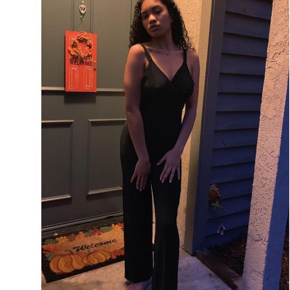 Only wore once Thin strap black jumper